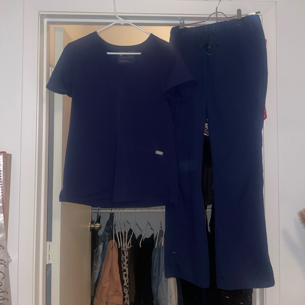 FIGS Navy Scrubs Top and Bottom- Small